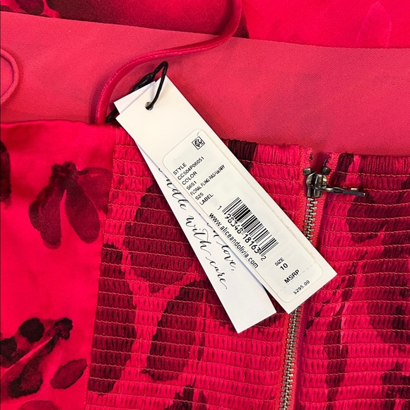 Alice + Olivia Valentina Floral Elasticized Top - Picture 8 of 11